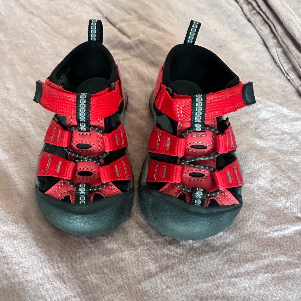 Keen Sandals - Toddler size 6. Brand New!
